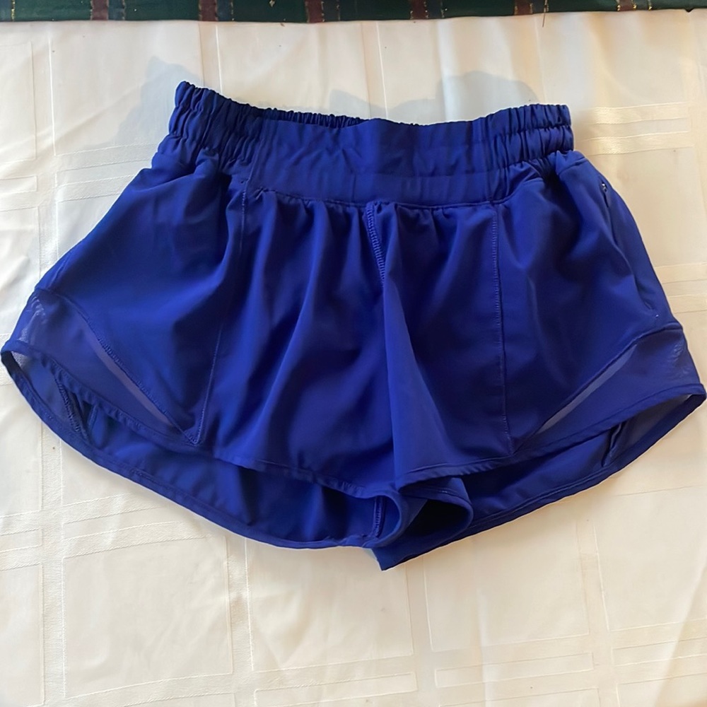 Lululemon Hotty Hot Low-Rise Lined Short 2.5